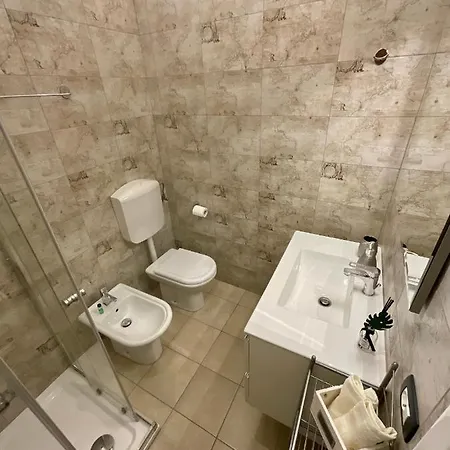 Centre Life Apartment